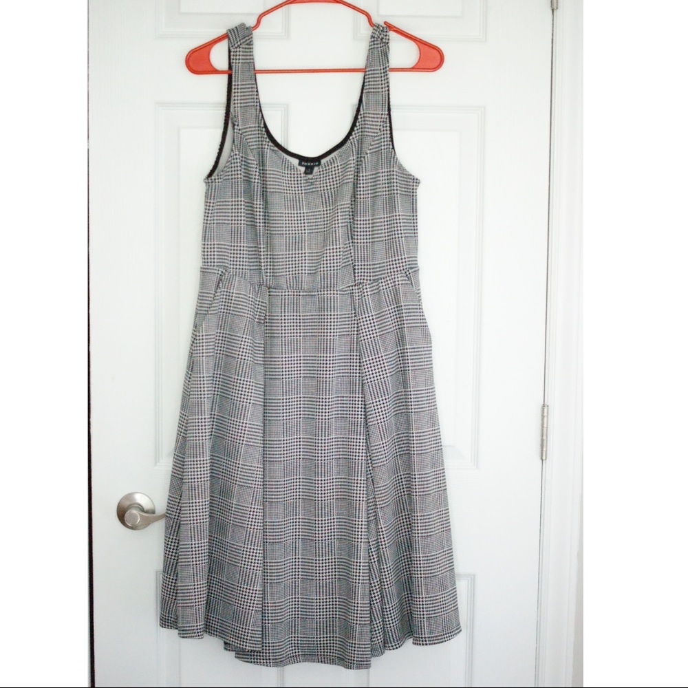 Black and White Torrid Dress (Size 16-18)